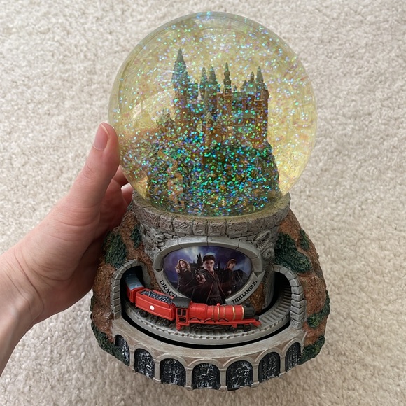 Bradford Exchange Harry Potter Journey To Hogwarts Illuminated Snow Globe - Picture 1 of 13